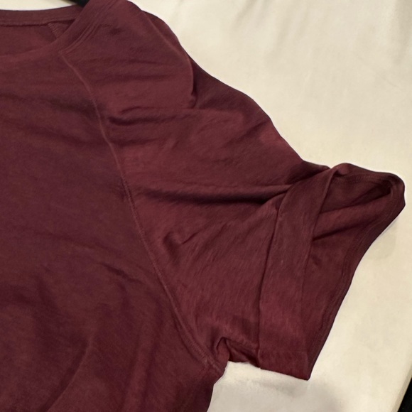 Lululemon deep dark red/garnet color size 6 silky top - Picture 4 of 4